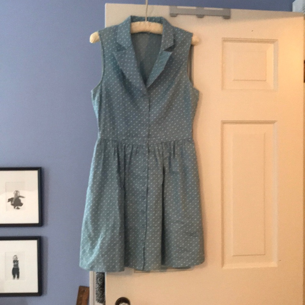 Sleeveless polka dotted dress